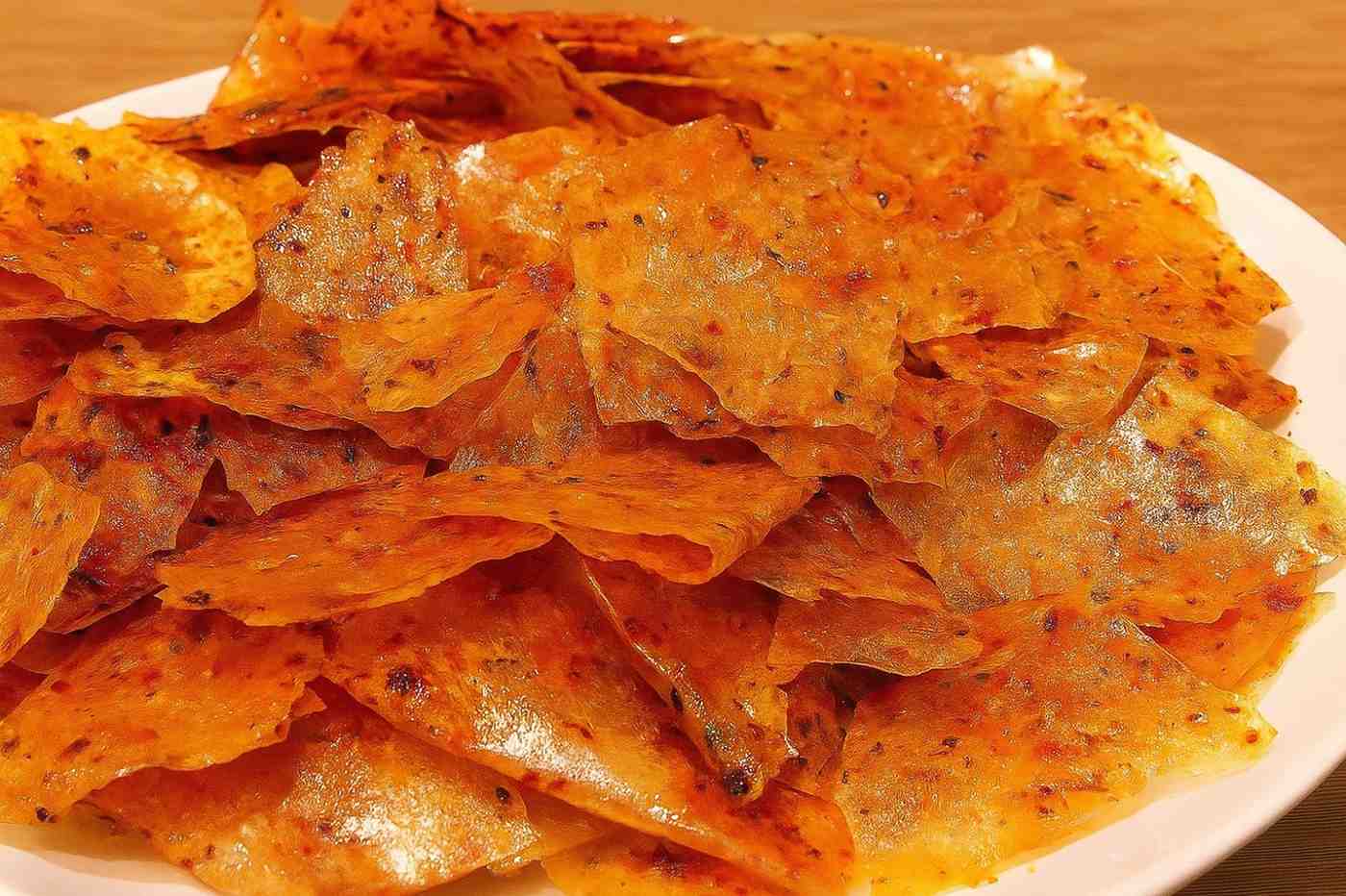 makanan keripik kemasan pedas